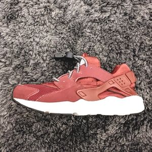 Nike Huarache Runners (Size 1Y Kids)